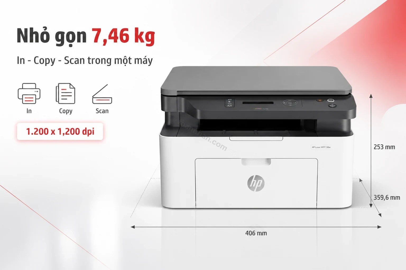 Thiết kế nhỏ gọn của máy in HP MFP 136w trên bàn văn phòng